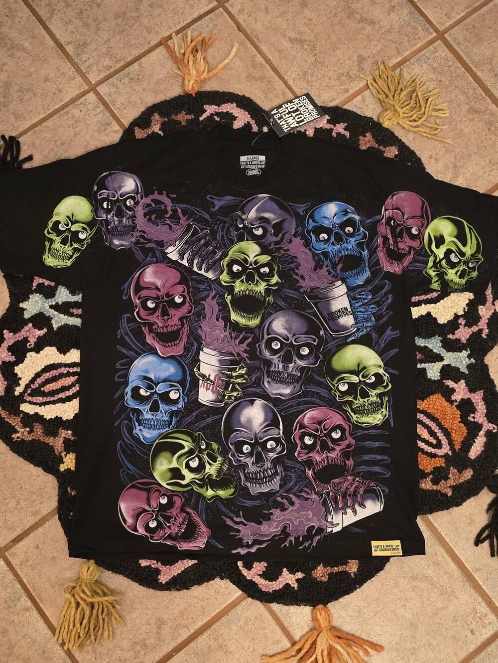 🔥🔥Broken Promises Black skulls tee with multi-coloured graphics🔥🔥 Size XL